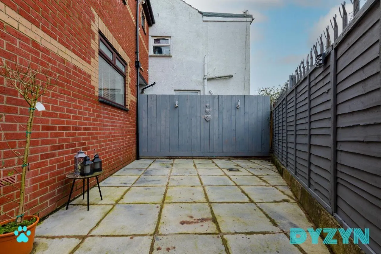 The Nest - Parking - Garden - By Dyzyn Villa Cardiff 0*,  United Kingdom