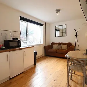 Flat 4, 10 St John's Apartment Bournemouth